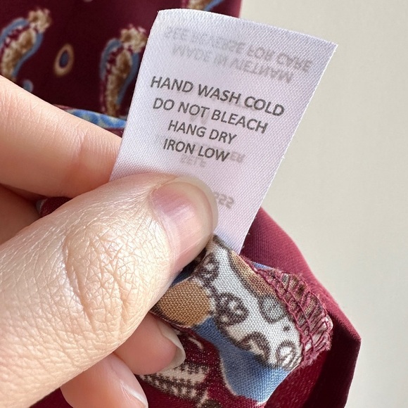 Sienna Sky Maroon/Blue/Tan Paisley Print Short Sleeve Blouse, Size Medium - Picture 9 of 16